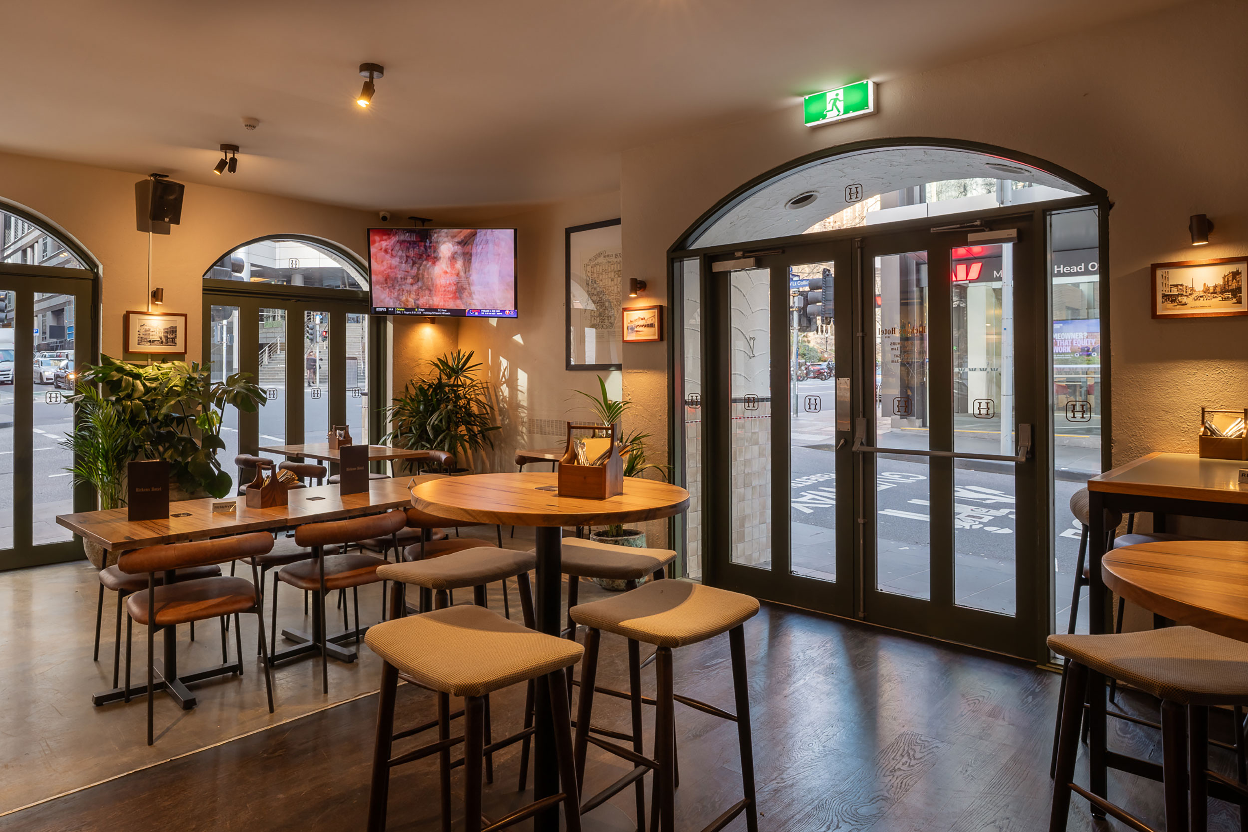 hickens-hotel-zennieshia-zennieshia-butts-69