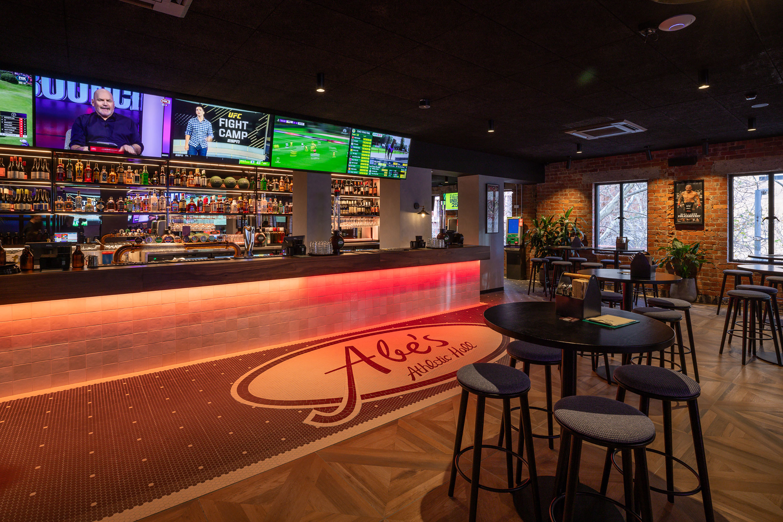 hickens-hotel-zennieshia-zennieshia-butts-78