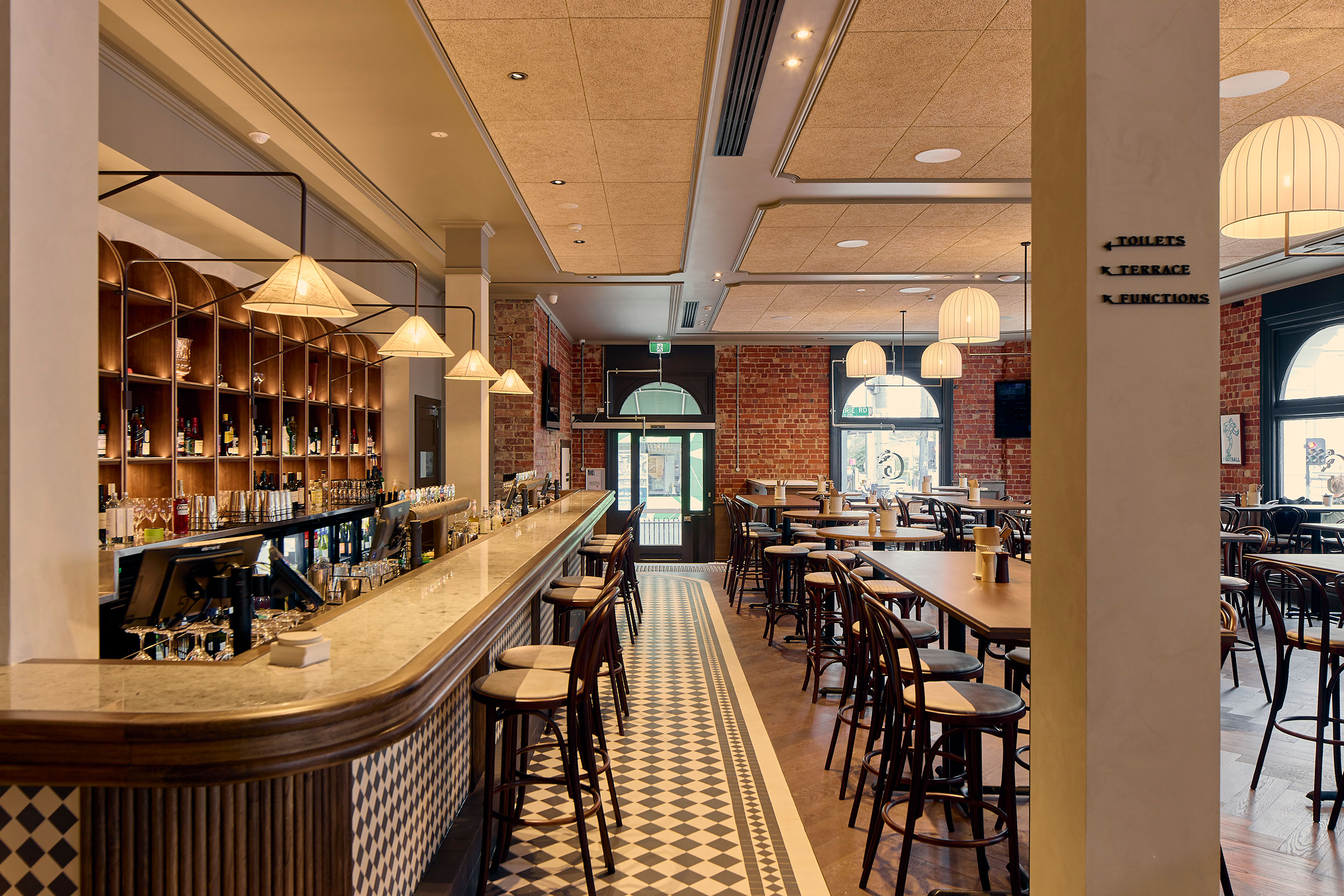 the-gardiner-hotel-25th-november-0015-griffin-simm-first-batch